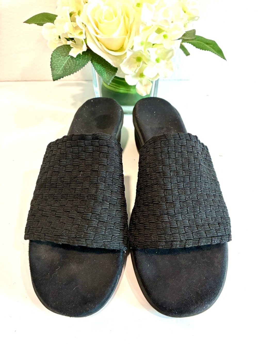 Preowned Aerosoles sandals size 8.5 black